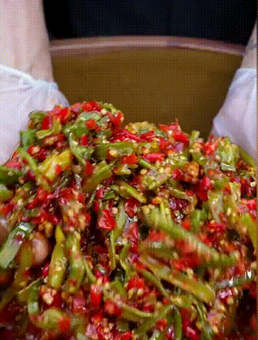 1714654018158272.gif 1.gif