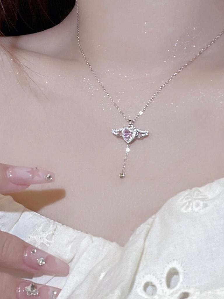 高品質材質：採用S999純銀打造，質感細膩，佩戴舒適，不易過敏